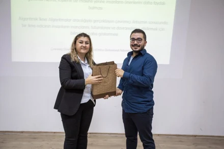 Sosyal Mecralarda 'Algoritmik İkna' konulu seminer